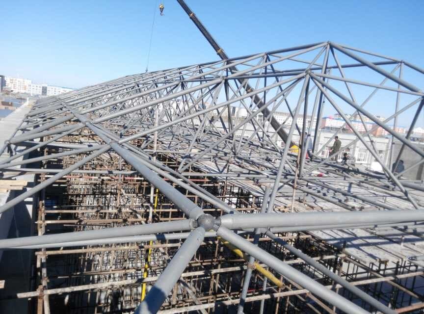 兴义商贸城屋顶网架工程