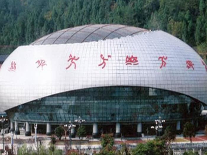 兴义体育中心球形网架加工安装